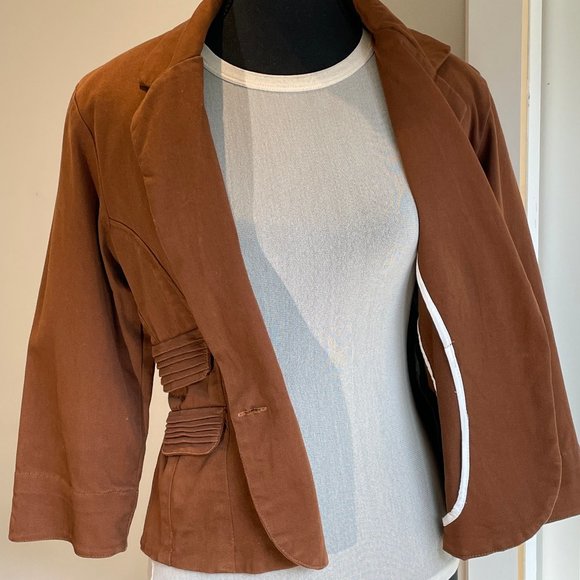 Short Blazer with asymetrical pocket detail Caramel  Brown Cotton - Picture 2 of 13